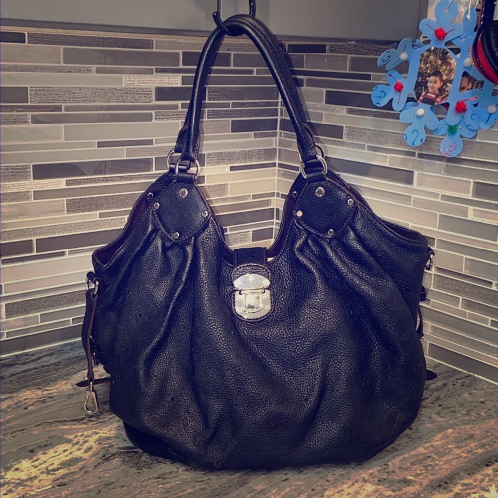 Louis Vuitton ✨ Mahina XL Hobo